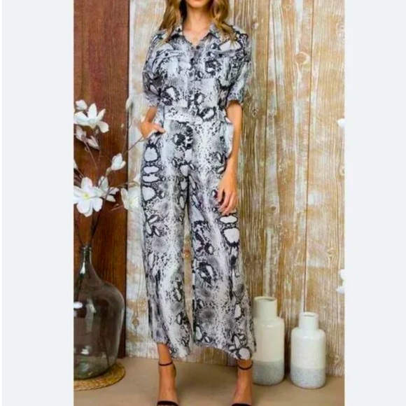 Main Strip Snake Print Culotte Belted Jumpsuit - Picture 2 of 11